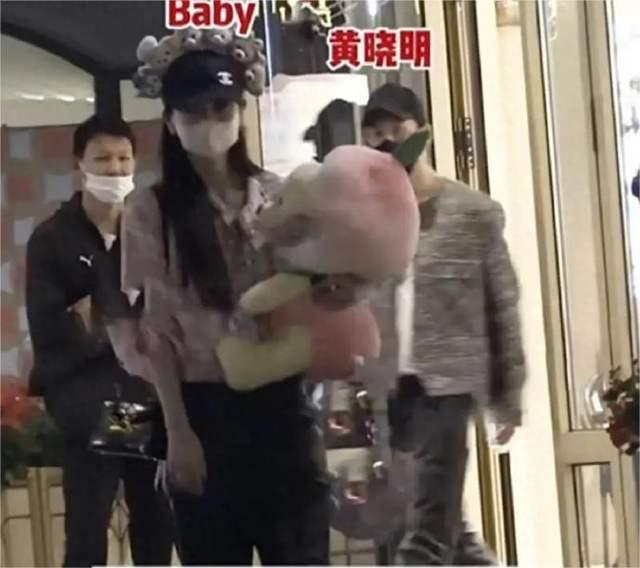 刘大锤直播爆料肖战视频,肖战幕后视频曝光引热议